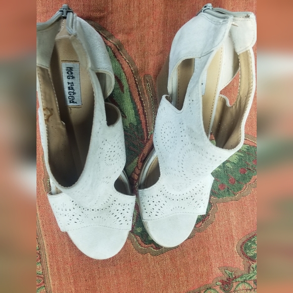 Heels - Picture 2 of 4